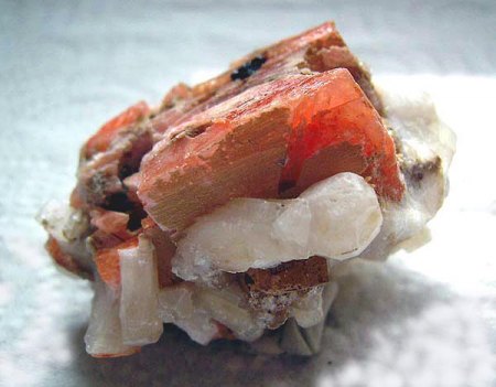 Zeolith_Analcim mit Serandit_MSH_Quebec_Kanada_Peter.jpg