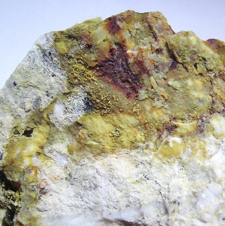 _Pseudomorphose Plumbogummit n. Pyromorphit xx_Quarz_analysiert_Ausschnitt v. HS_Heckental_Walporzheim_Ahrgeb._Eifel_Peter.jpg