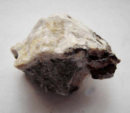_Nordenskiöldin weiß_Danburit grün_Arsenopyrit met._Calcit_KS_MW Claim_Screw Creek_Cassiar Mts._Yukon Territory_Kanada_Peter_1a.jpg