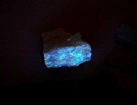 _UV-KW_Pollucit_Rubicon Lithium Mine_Karibib_Namibia_Peter.jpg