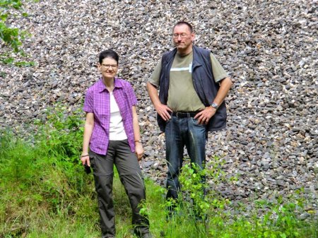 _Treffen_Friedrichssegen_Norbert und Frau vor Halde_25.5.14_1b.JPG