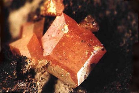 Wulfenit_Plaka_Lavrion_Griechenland_Geschenk 98_Peter.jpg