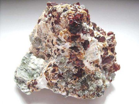 _Hydroxylklinohumit xx_Muskovit xx grün_NS Vorderseite_Mt. Ladjuar Medam_Koksha Tal_Badakhshan Prov._Afghanistan_Peter.jpg