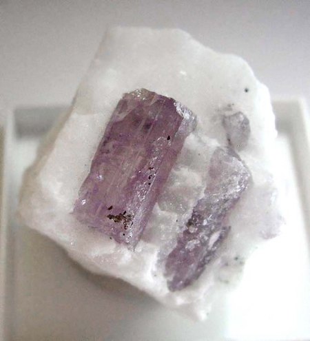 _Marialit xx Skapolith-Reihe in Anhydrit-Matrix_KS_Sar-e-Sang_Koksha Tal_Badakhshan Prov._Afghanistan_Peter.jpg