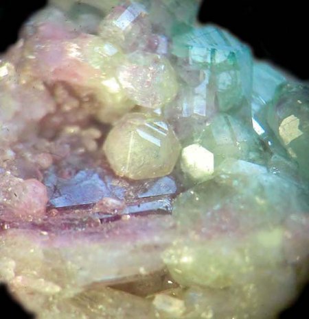 _Vesuvian xx mehrfarbig_BB 6 mm_Jeffrey Mine_Asbestos_Quebec_Kanada_Peter_1a.jpg