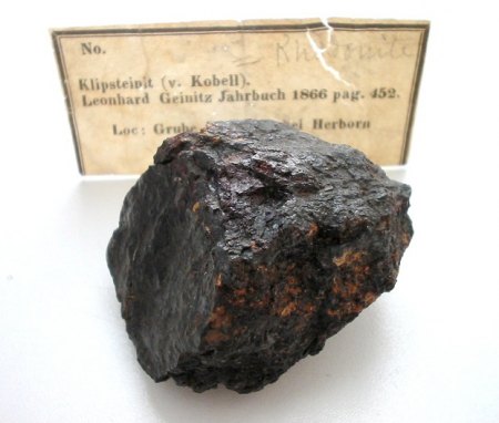 Klipsteinit (Herborn).jpg