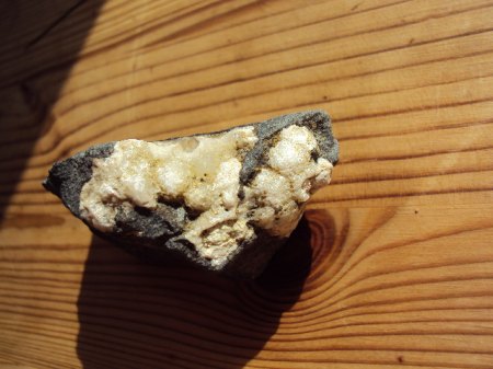 Basalt mit Knubbel 007.JPG