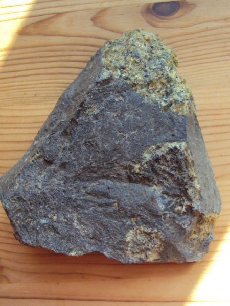 Basalt mit Knubbel 010.JPG