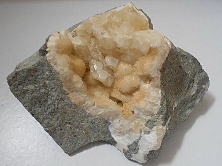 Calcit auf Thomsonit Hammerunterwiesenthal,Erzgeb.RSCN6970.JPG