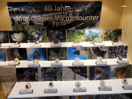 Vitrine der Münchner Micromountergruppe .jpg