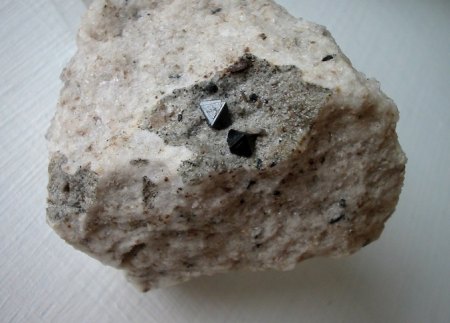 Magnetit (Mendig).jpg
