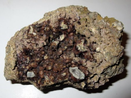 Vulkanglas auf Schlacke Emmelberg,Eifel.JPG
