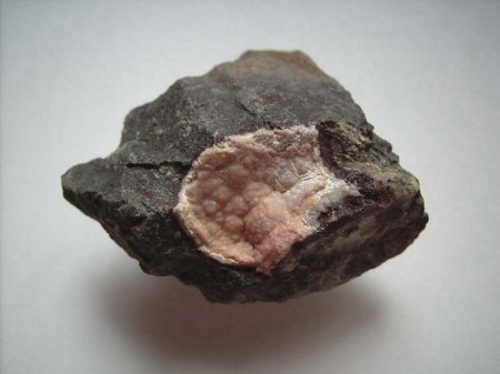 Chalcedon in Melaphyr_EF_Fischbachtal_80er_Peter.jpg