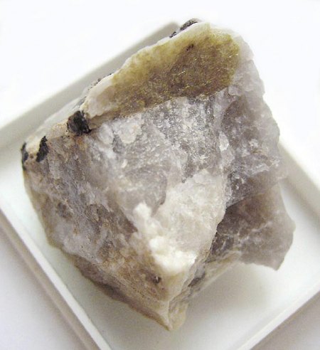 _Ytrromikrolith Gemenge aus Y-halt. Mikrolith u. Tantalit_KS_Albit_Muskovit_Quarz_Finnebo_Falun_Schweden_Peter_1a.jpg