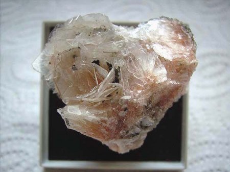 Apophyllit_Norilsk_Sibirien_Russland_Peter.jpg