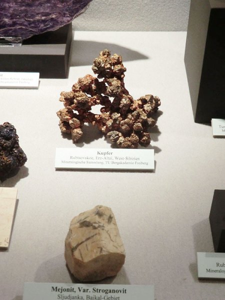 _Bad Ems_Mineralienbörse_April 2015_Peter_Sonderausstellung Russland_Kupfer u. Mejonit_Sibirien.JPG