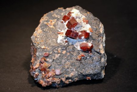 Nr.13-2 Vanadinit  Fo Mibladen,Marokko (3).jpg