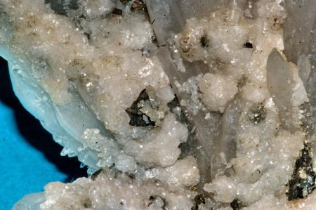 Nr.14-3 Quarz, Calcit,Rhodochrosit  Herja Rumänien.jpg