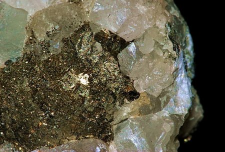 Calcit auf Pyrit (3).jpg