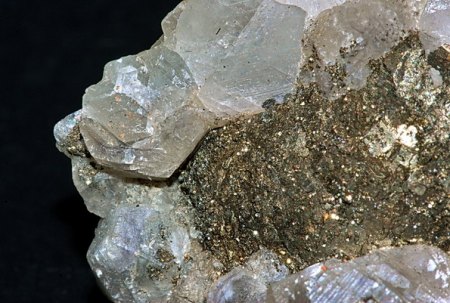 Calcit auf Pyrit (8).jpg