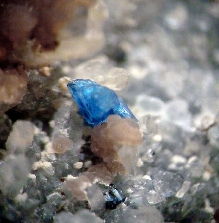 _Vauxit xx blau_Ferrivauxit xx braun_Mina Siglo Vente_Llallagua_Bustillo Prov._Potosi Dept._Bolivien_TL_BB 4 mm_Peter_2.jpg