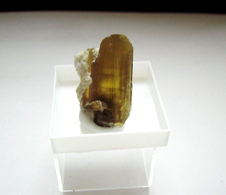_Klinozoisit X 2,3 cm Länge_Alchuri_Shigar Valley_Skardu Distr._Baltistan_Pakistan_Peter_1b.jpg