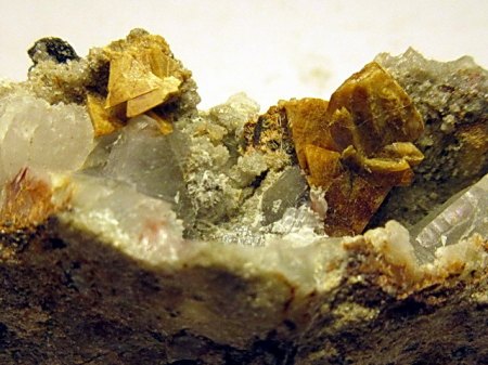 Helvin,Taeniolit Tungsten Hill Shaft,New Mexiko.JPG