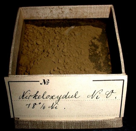 Bunsenit (Johanngeorgenstadt).jpg