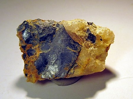Ilmenit Kreuzweiher (1).JPG