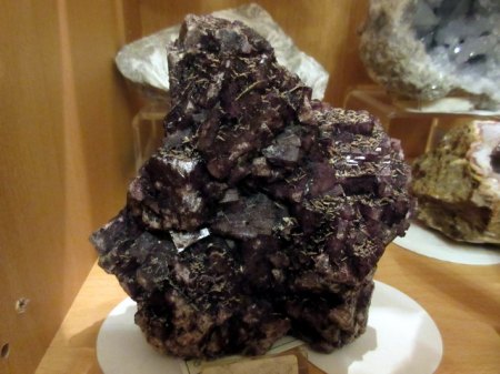 Fluorit mit Baryt-Quarz-Pseudomorphosen Gr.Marienschacht,Wölsendorf.JPG
