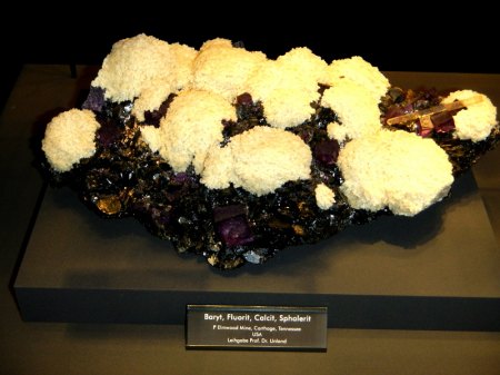 Baryt,Fluorit,Calcit,Sphalerit                    F Elmwood Mine, Carthage,Tennessee-USA.JPG