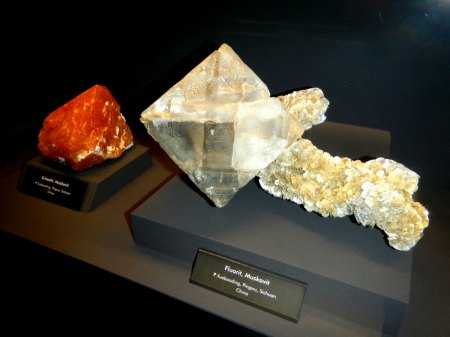 Fluorit,Muskovit     F Xuebaoding,Pingwu,Sichuan-China.JPG