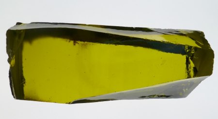 Rohkristall Zirkonia peridotfarben.JPG