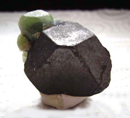 Forsterit_Magnetit_Pakistan_Peter.jpg
