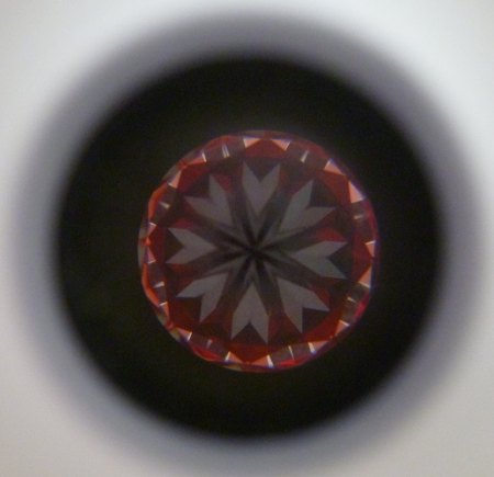 Hearts &amp; Arrows bei Rückansicht erkennbare Herzen.JPG
