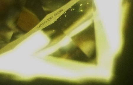 synthetisch Diamant mit Lasergarvur LABORATORY GROWN in der Rundiste .JPG