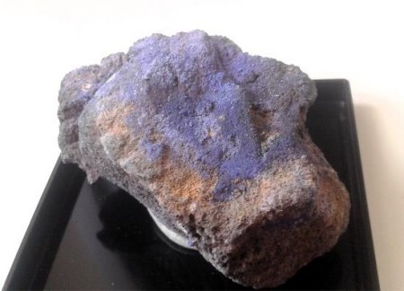 Johillerit - Arsenatnaya Fumarole, Tolbachik, Kamchatka.jpg