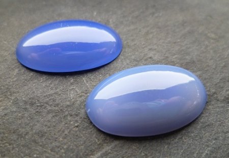 BlauAchat Achat behandelt blau gefärbt oval Cabochon 20x12mm .JPG