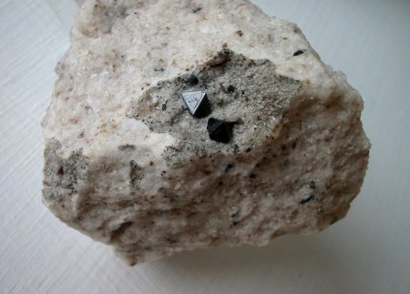 Magnetit (Mendig).jpg