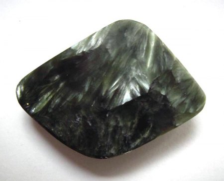 Serafinit Klinochlor-Cabochon_flache Seite_Ural_Russland_Peter.jpg