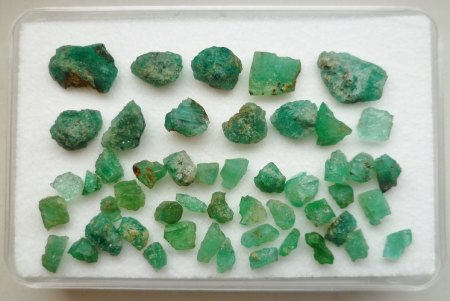 Smaragd Habachtal 12ct 50 Stück.JPG