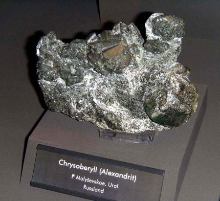 _terra mineralia_Alexandrit_Ural_Russland_Peter_16.10.10.JPG