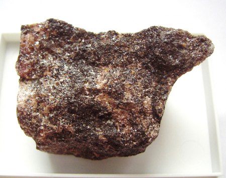 _Hjalmarit xx blass gelb_neu IMA_Rhodonit rosa_Calcit_Quarz_KS_Langban Mine_Langban_Filipstad_Värmland_Schweden_TL_Peter.jpg