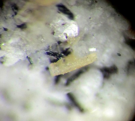 _Labuntsovit xx_Natrolith xx_Aegirin xx_BB 2 mm_Aris_Namibia_Peter.jpg