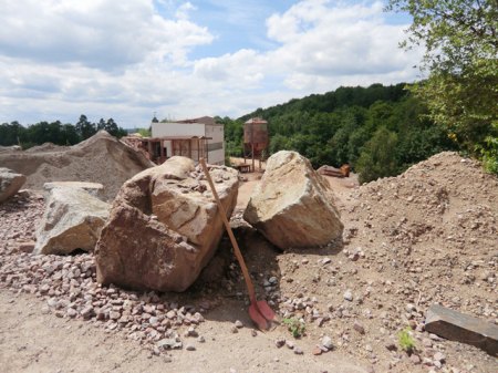 _3h_Rhyolith-Steinbruch Sailauf_Spessart_Exkursion_GAV-GWF_17.6.18.PG_Peter_Steinbruchpanoramen_6.JPG