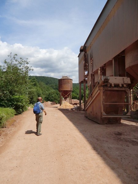 _3h_Rhyolith-Steinbruch Sailauf_Spessart_Exkursion_GAV-GWF_17.6.18.PG_Peter_Steinbruchpanoramen_2.JPG