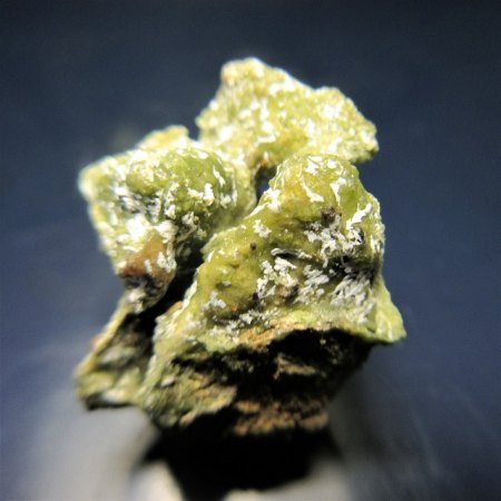 Vaterit,Monohydrocalcit Piesky, Slowakei.JPG