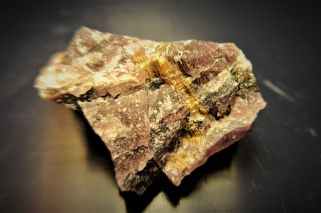 Schizolith in Ussingit Umbozero,Karnasurt,Kola.JPG