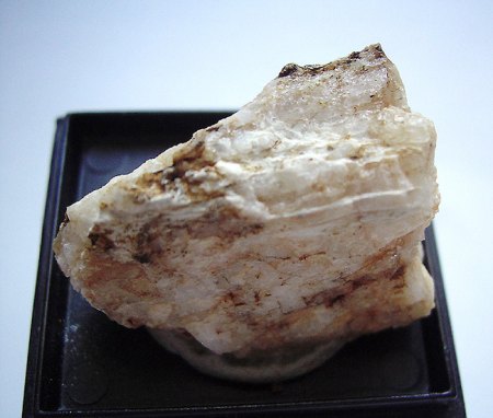 _Magnesiokarpholith_beigegelb strahlig_KS_Roccastrada_Grosseto_Toskana_Italien_Peter.jpg