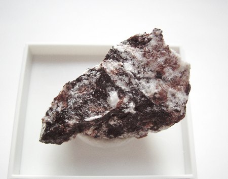 _Noelbensonit braun_Namansilit rotbraun_KS_Cerchiara Mine_Borghetto Vara_La Spezia_Ligurien_Italien_Peter.jpg